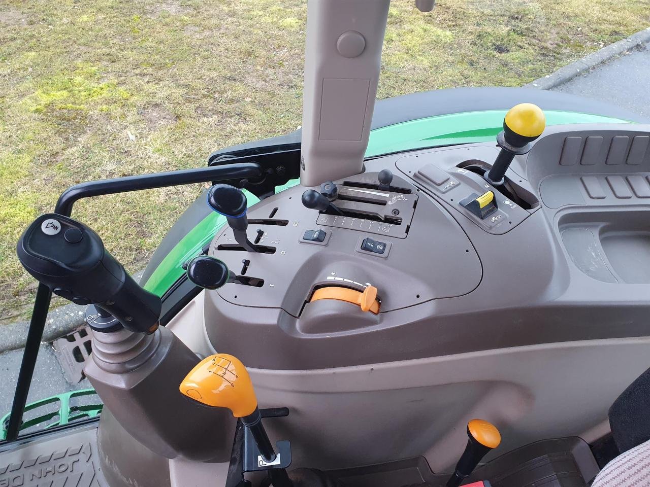 Traktor от тип John Deere 5070M, Gebrauchtmaschine в Zweibrücken (Снимка 11)