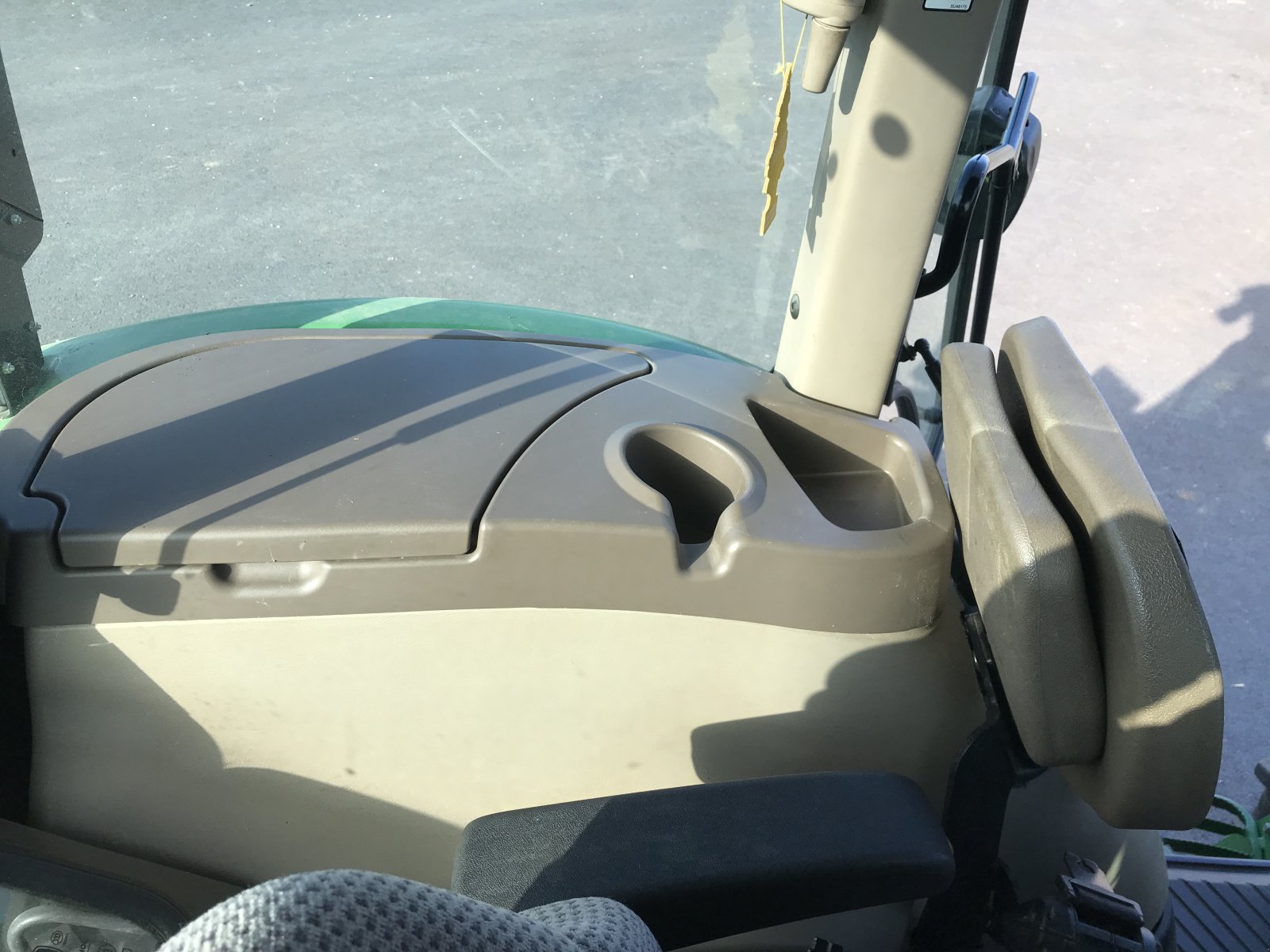 Traktor типа John Deere 5075 E 24/12, Gebrauchtmaschine в UZERCHE (Фотография 11)