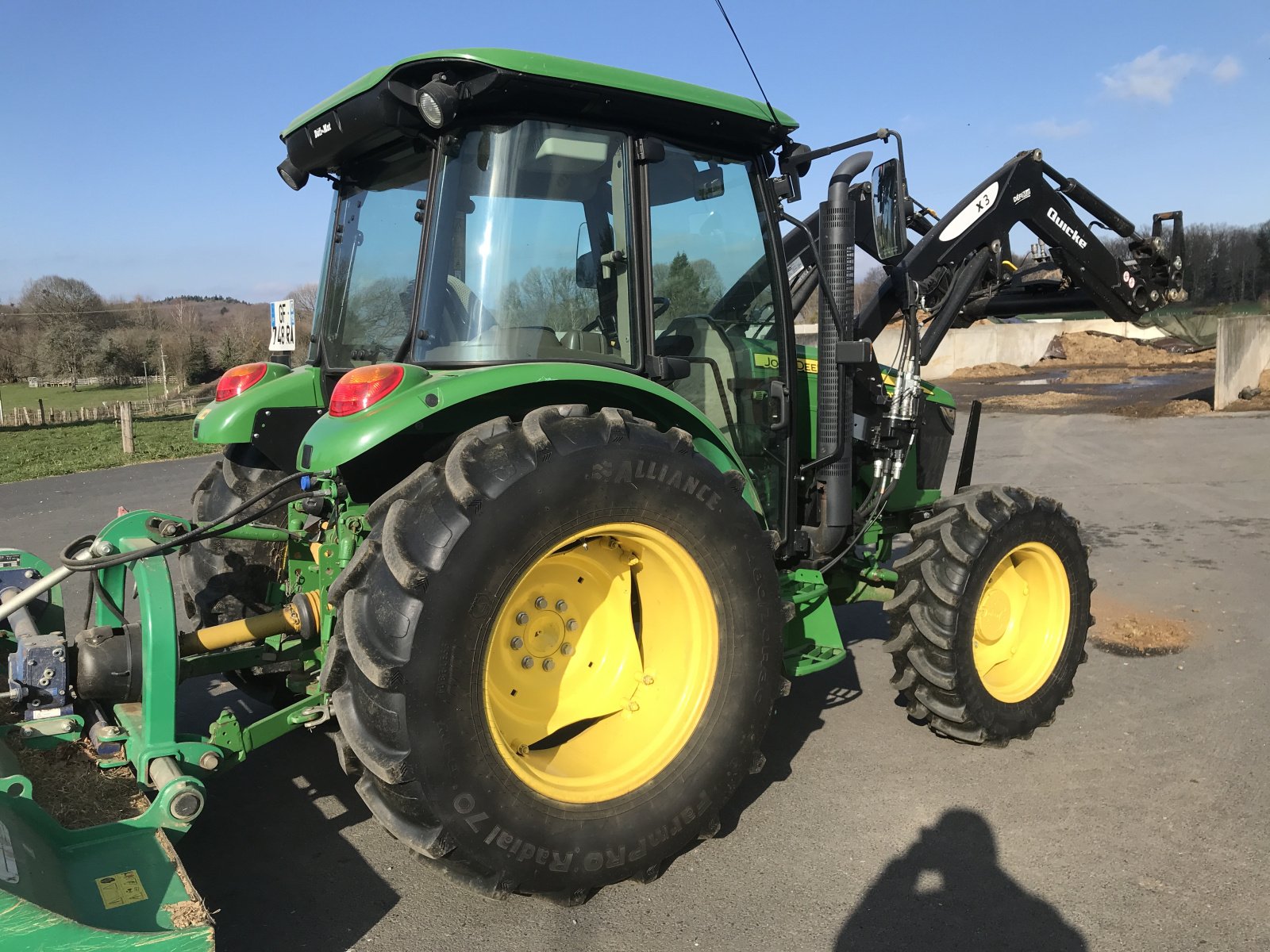 Traktor типа John Deere 5075 E 24/12, Gebrauchtmaschine в UZERCHE (Фотография 3)