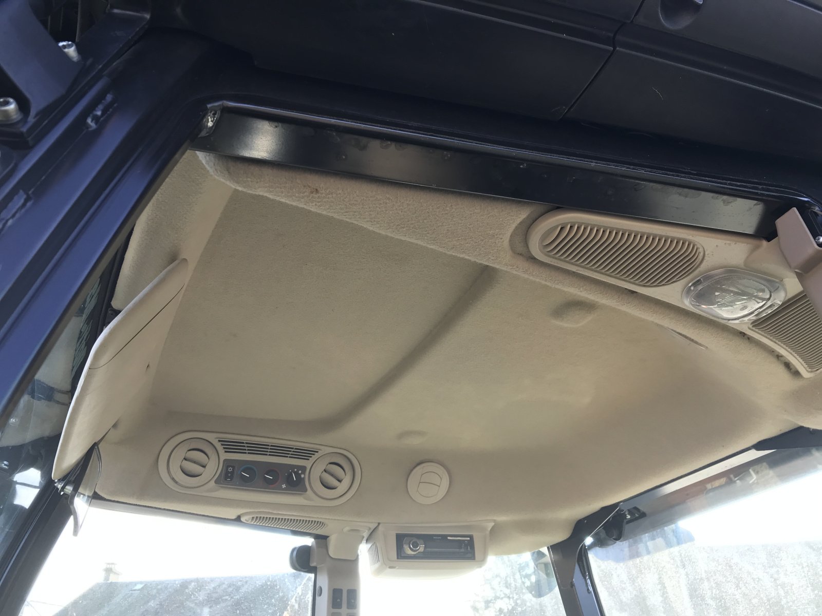 Traktor типа John Deere 5075 E 24/12, Gebrauchtmaschine в UZERCHE (Фотография 9)