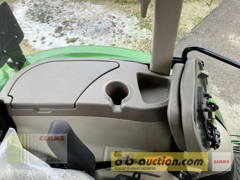 Traktor des Typs John Deere 5075 E + H 240, Gebrauchtmaschine in Schwend (Bild 5)