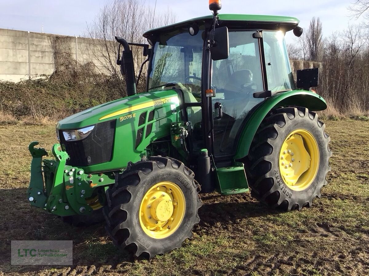 Traktor des Typs John Deere 5075 E, Vorführmaschine in Herzogenburg (Bild 1)