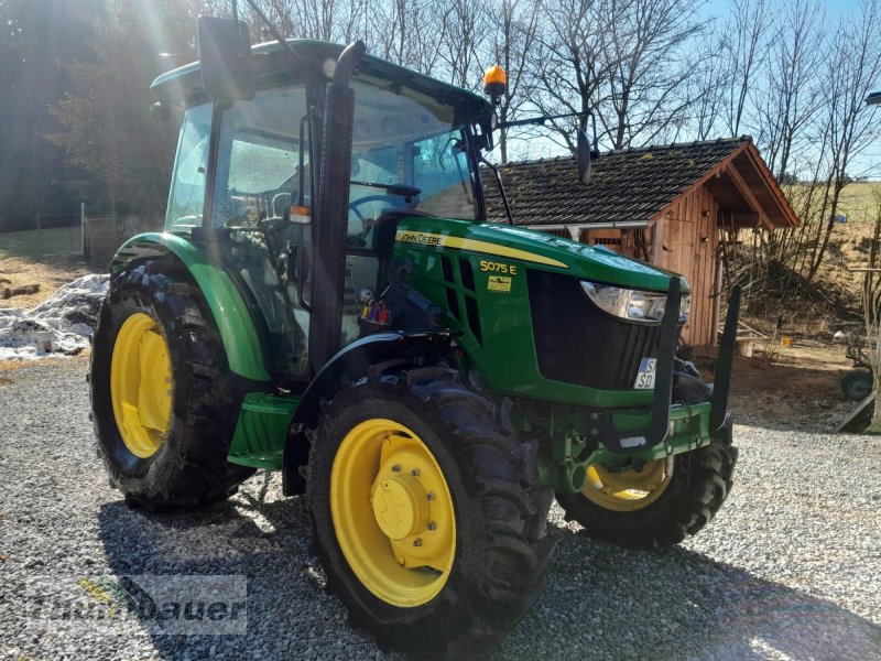 Traktor типа John Deere 5075 E, Gebrauchtmaschine в Bodenmais