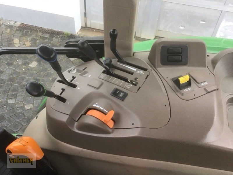 Traktor типа John Deere 5075 E, Gebrauchtmaschine в Büchlberg (Фотография 5)