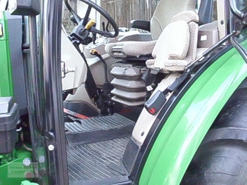 Traktor типа John Deere 5075 E, Gebrauchtmaschine в Unterneukirchen (Фотография 13)