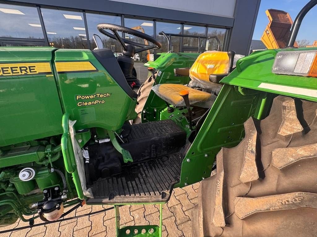 Traktor от тип John Deere 5075 E, Neumaschine в Oud Gastel (Снимка 8)