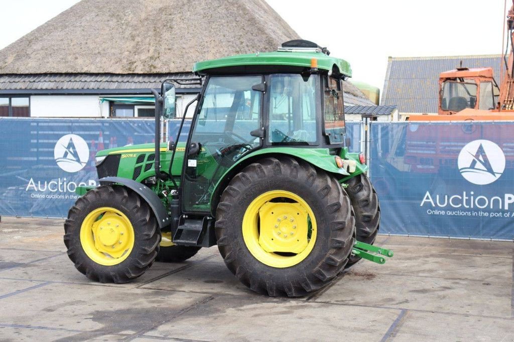 Traktor typu John Deere 5075E 4WD, Gebrauchtmaschine v Antwerpen (Obrázek 3)