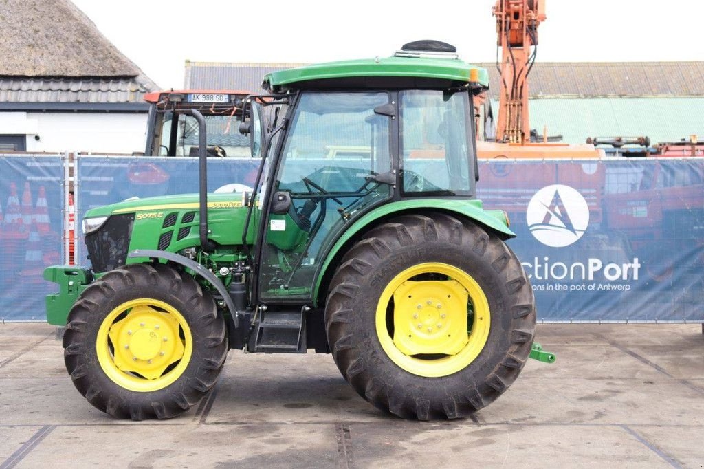 Traktor typu John Deere 5075E 4WD, Gebrauchtmaschine v Antwerpen (Obrázek 2)