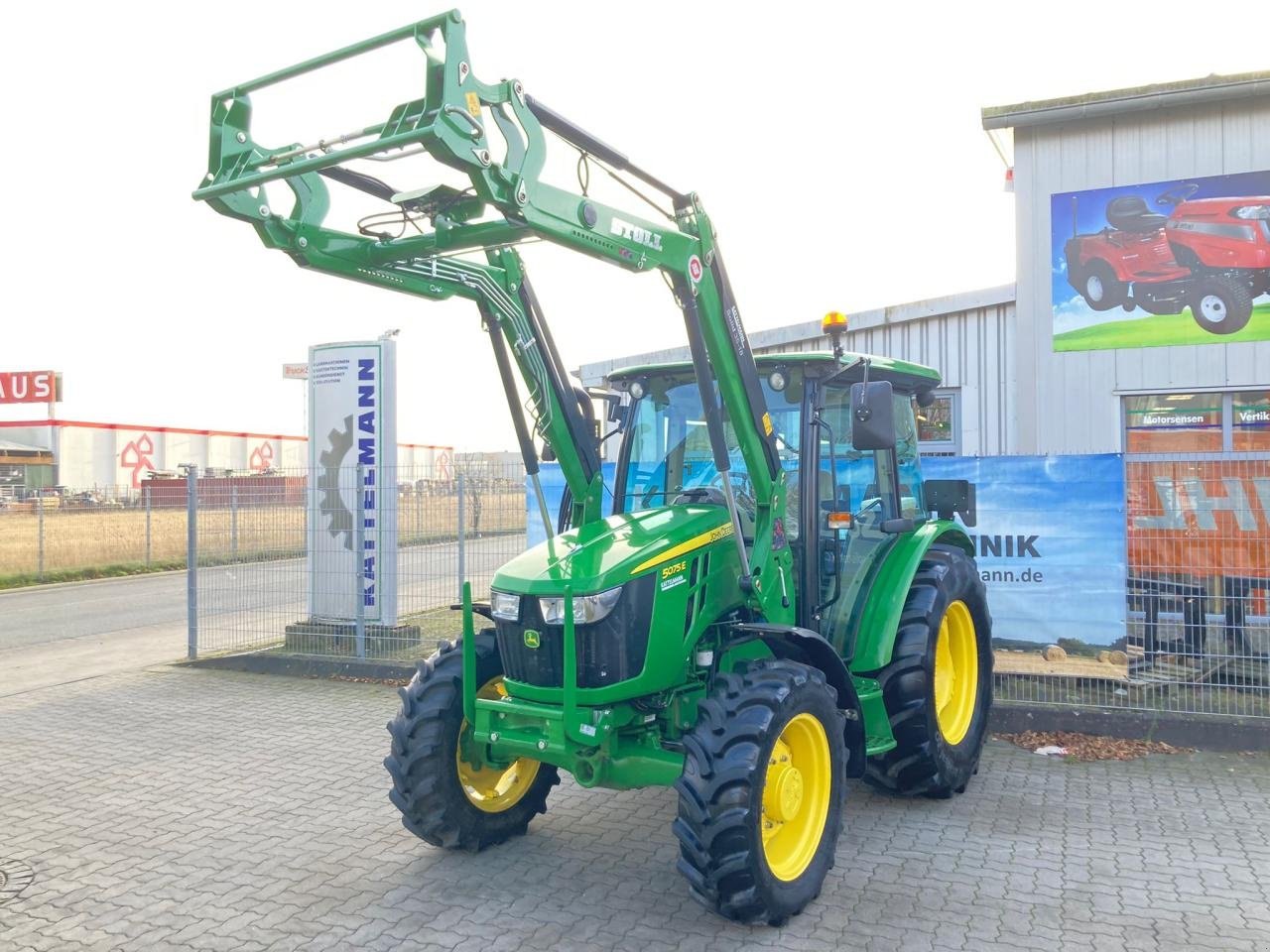 Traktor typu John Deere 5075E mit Klima, Gebrauchtmaschine v Stuhr (Obrázok 1)