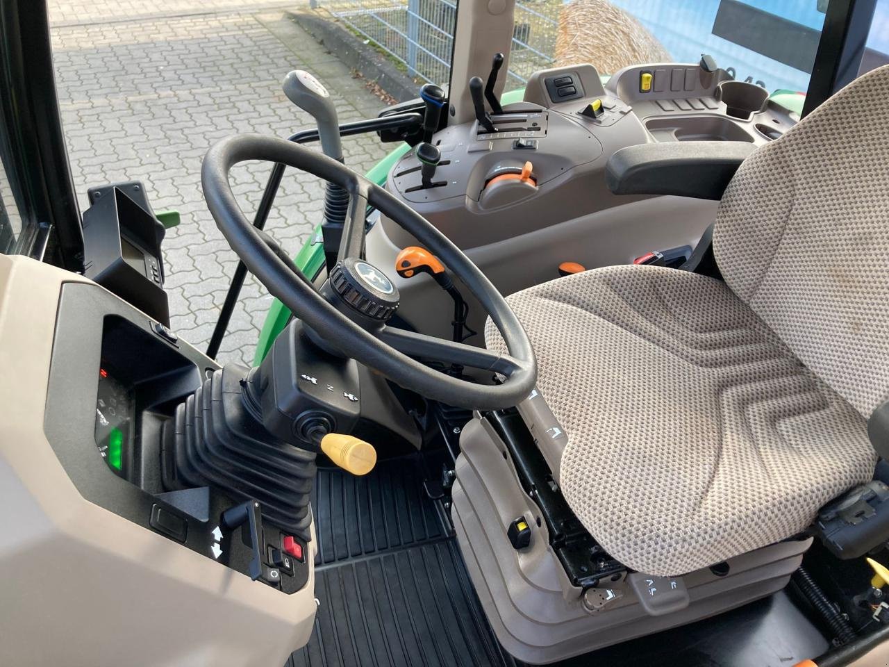 Traktor typu John Deere 5075E mit Klima, Gebrauchtmaschine v Stuhr (Obrázok 6)