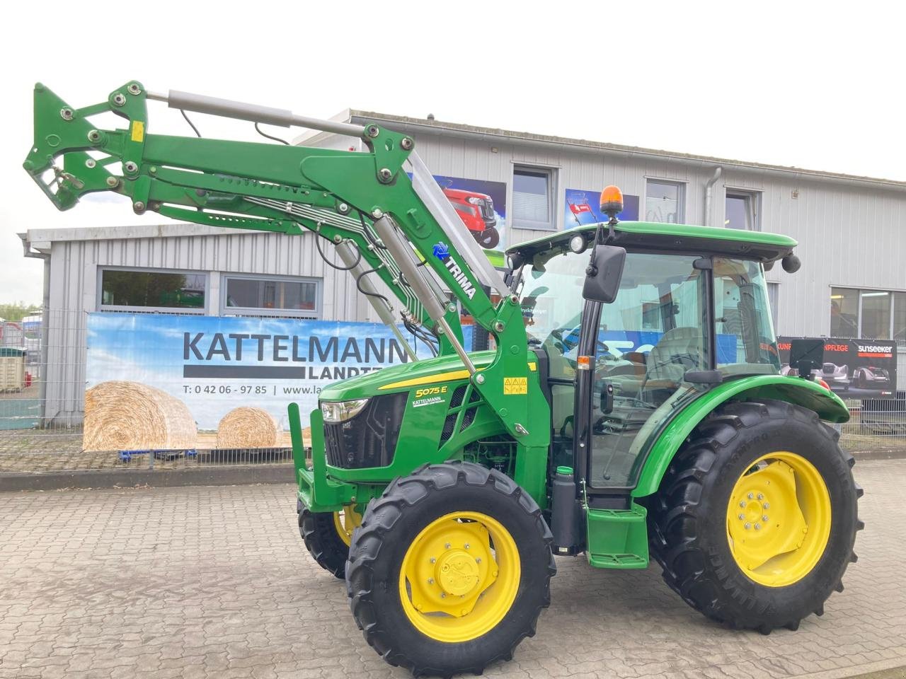 Traktor типа John Deere 5075E mit Klima, Gebrauchtmaschine в Stuhr (Фотография 2)