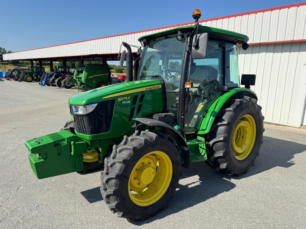 Traktor van het type John Deere 5075E, Gebrauchtmaschine in GUERET (Foto 2)