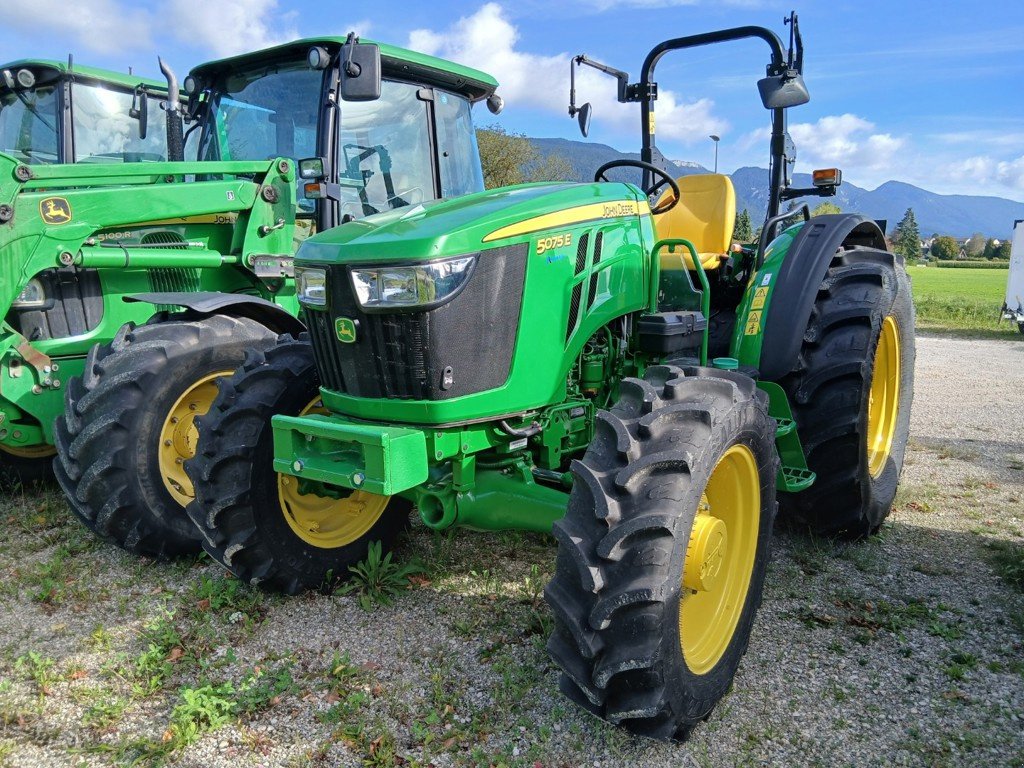 Traktor του τύπου John Deere 5075E, Neumaschine σε Lengnau (Φωτογραφία 1)