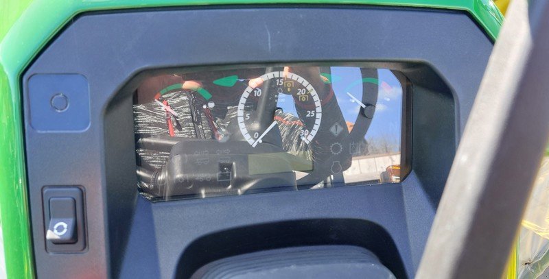 Traktor des Typs John Deere 5075E, Neumaschine in Ersingen (Bild 8)