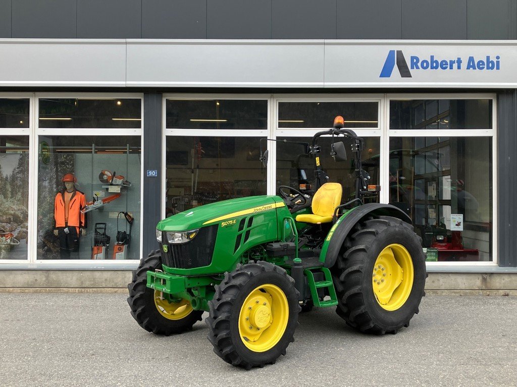 Traktor typu John Deere 5075E, Gebrauchtmaschine v Susten (Obrázek 1)
