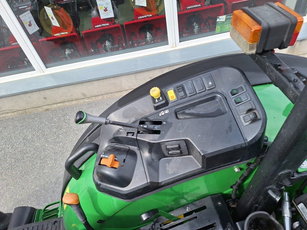 Traktor typu John Deere 5075E, Gebrauchtmaschine v Susten (Obrázek 4)
