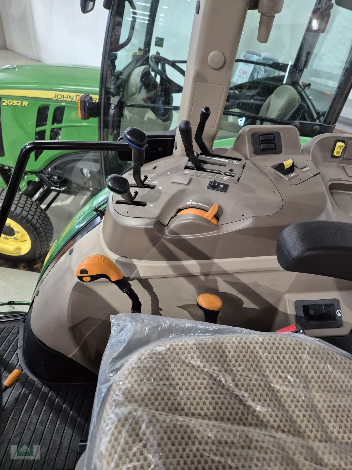 Traktor of the type John Deere 5075E, Neumaschine in Klagenfurt (Picture 9)