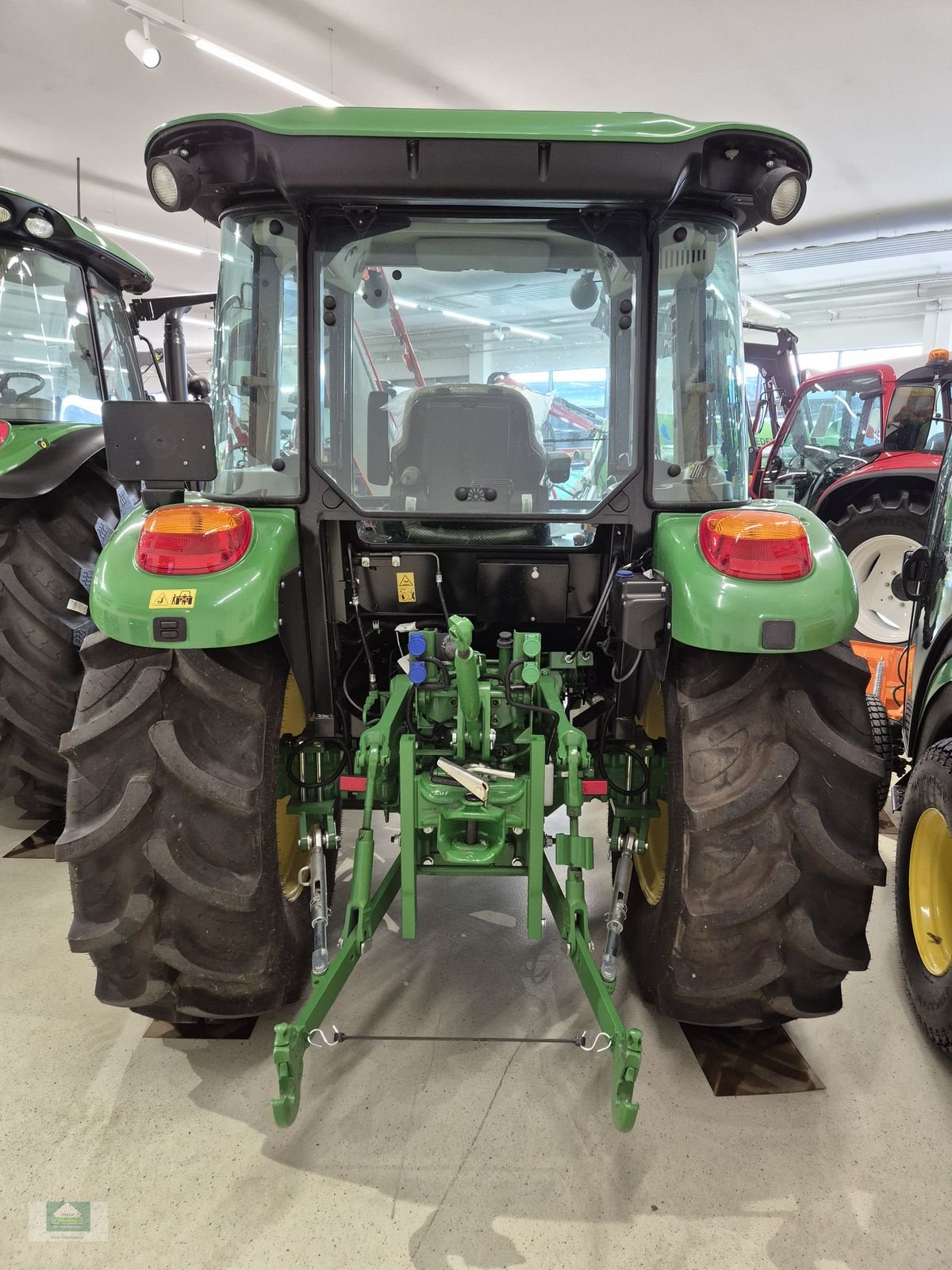 Traktor of the type John Deere 5075E, Neumaschine in Klagenfurt (Picture 4)