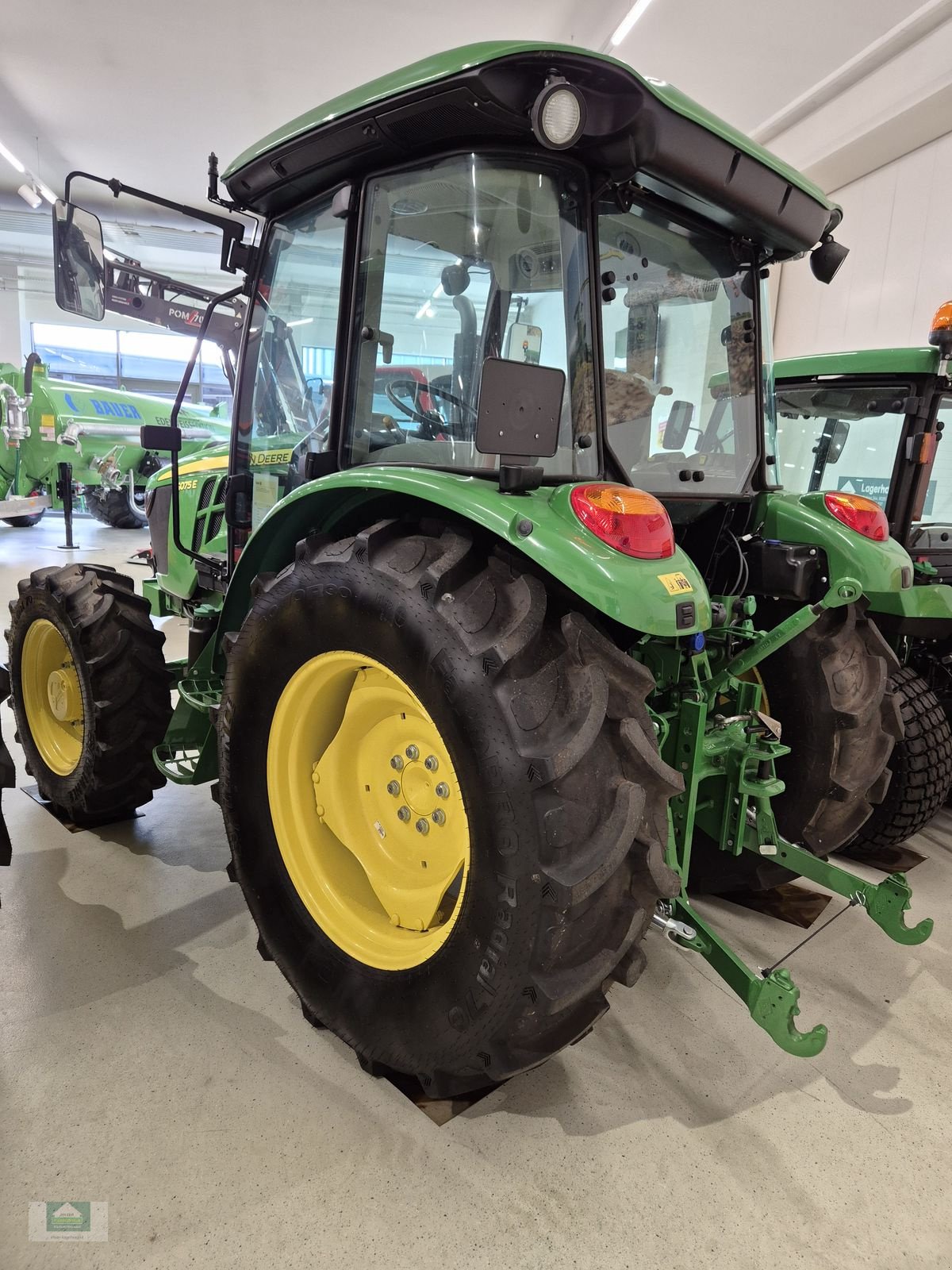 Traktor of the type John Deere 5075E, Neumaschine in Klagenfurt (Picture 5)