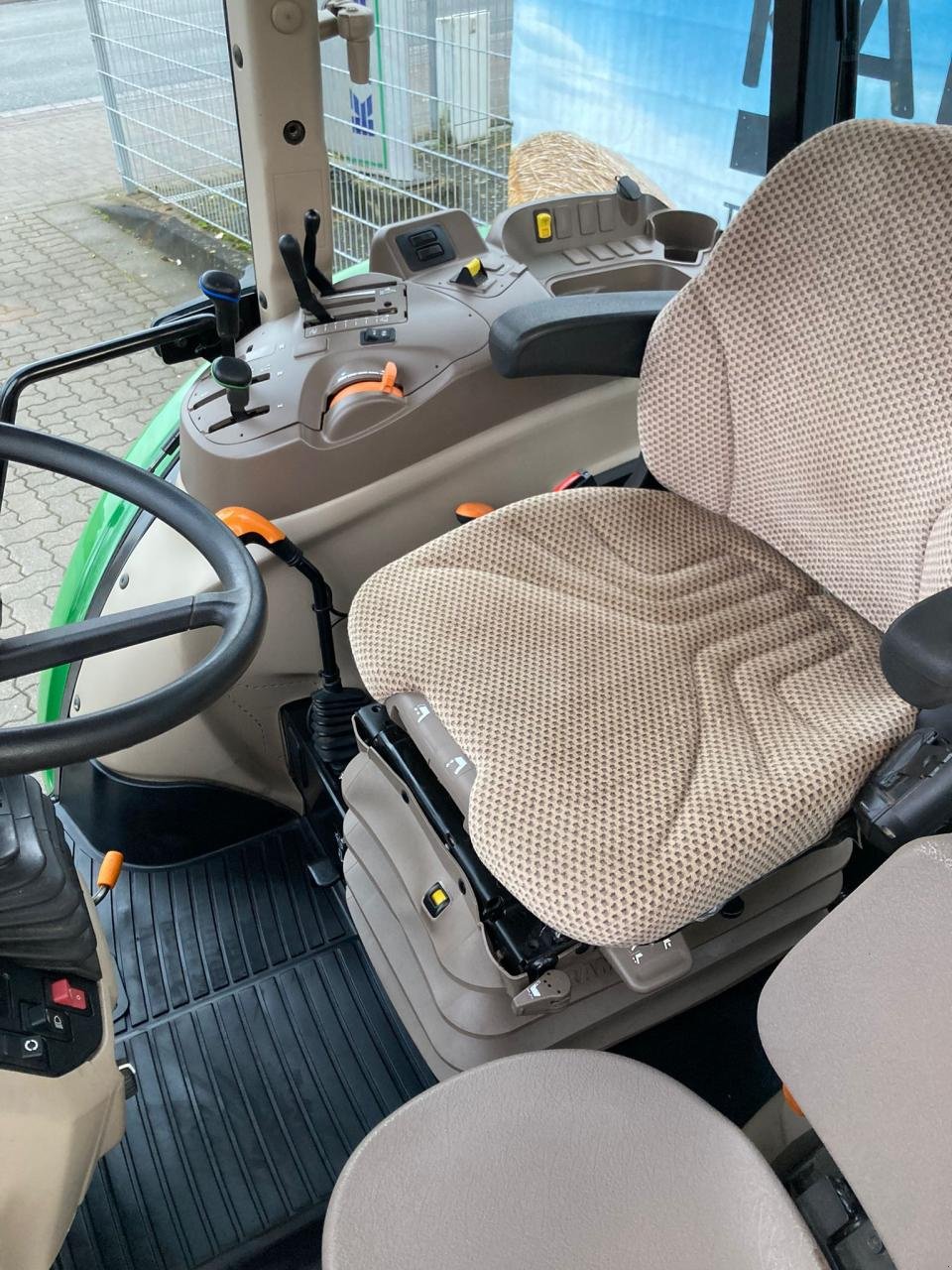 Traktor typu John Deere 5075E, Gebrauchtmaschine v Stuhr (Obrázek 6)