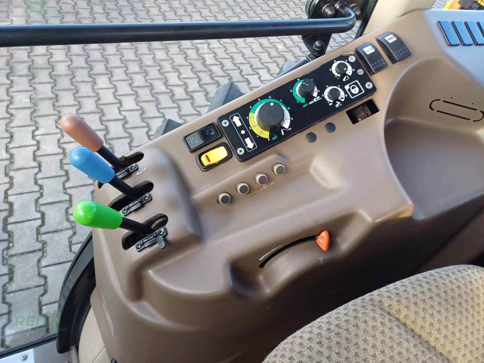 Traktor des Typs John Deere 5075GF, Gebrauchtmaschine in Wolnzach (Bild 12)