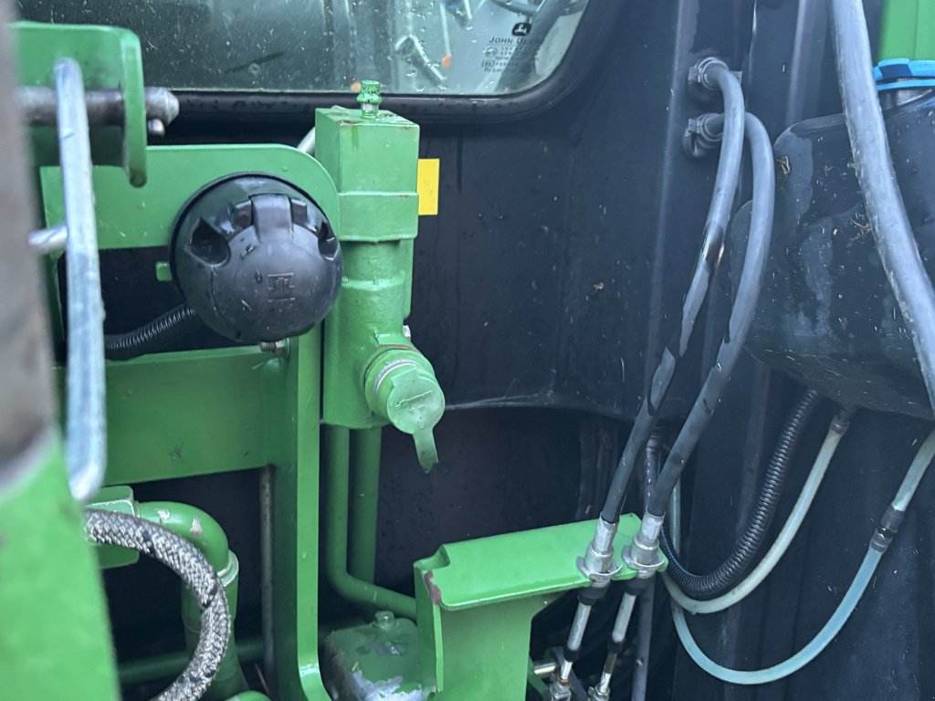 Traktor типа John Deere 5080M, Gebrauchtmaschine в PIERRE BUFFIERE (Фотография 9)