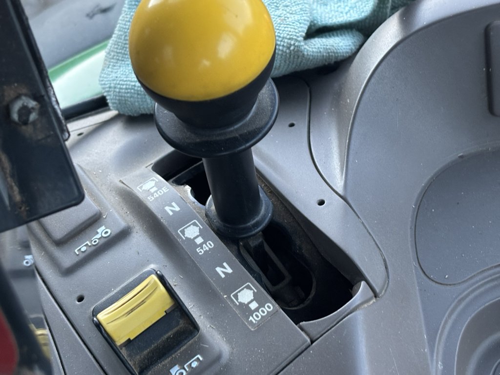 Traktor типа John Deere 5080M, Gebrauchtmaschine в PIERRE BUFFIERE (Фотография 10)