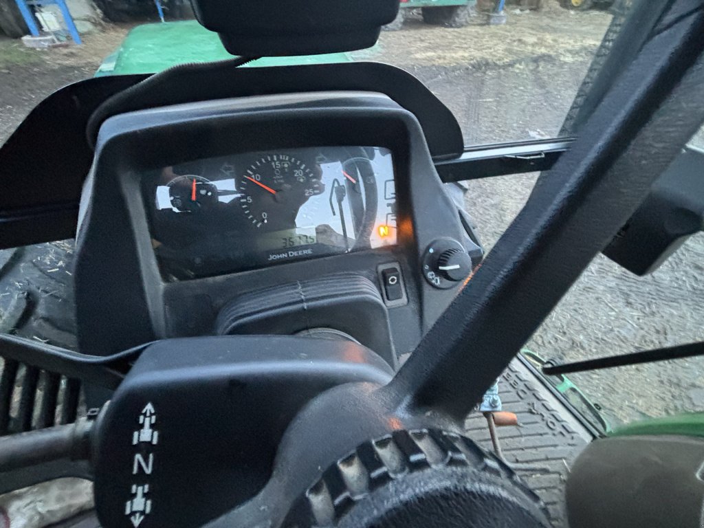 Traktor типа John Deere 5080M, Gebrauchtmaschine в PIERRE BUFFIERE (Фотография 11)