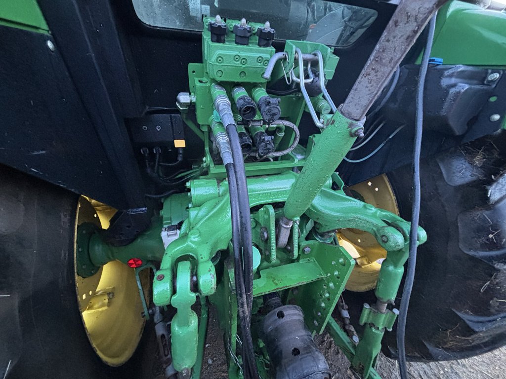 Traktor типа John Deere 5080M, Gebrauchtmaschine в PIERRE BUFFIERE (Фотография 5)