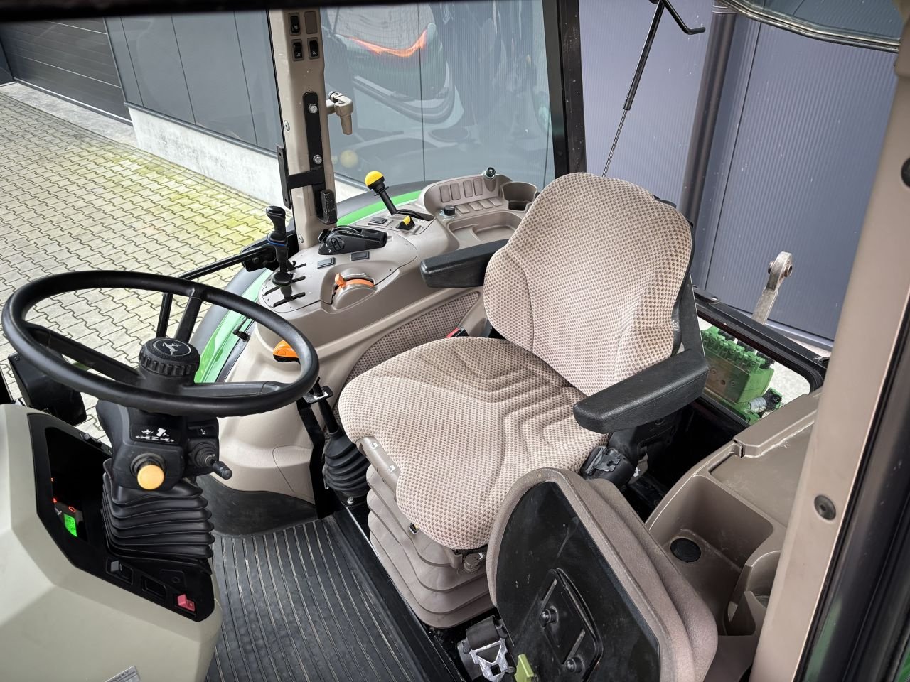 Traktor van het type John Deere 5085M, Gebrauchtmaschine in Daarle (Foto 9)