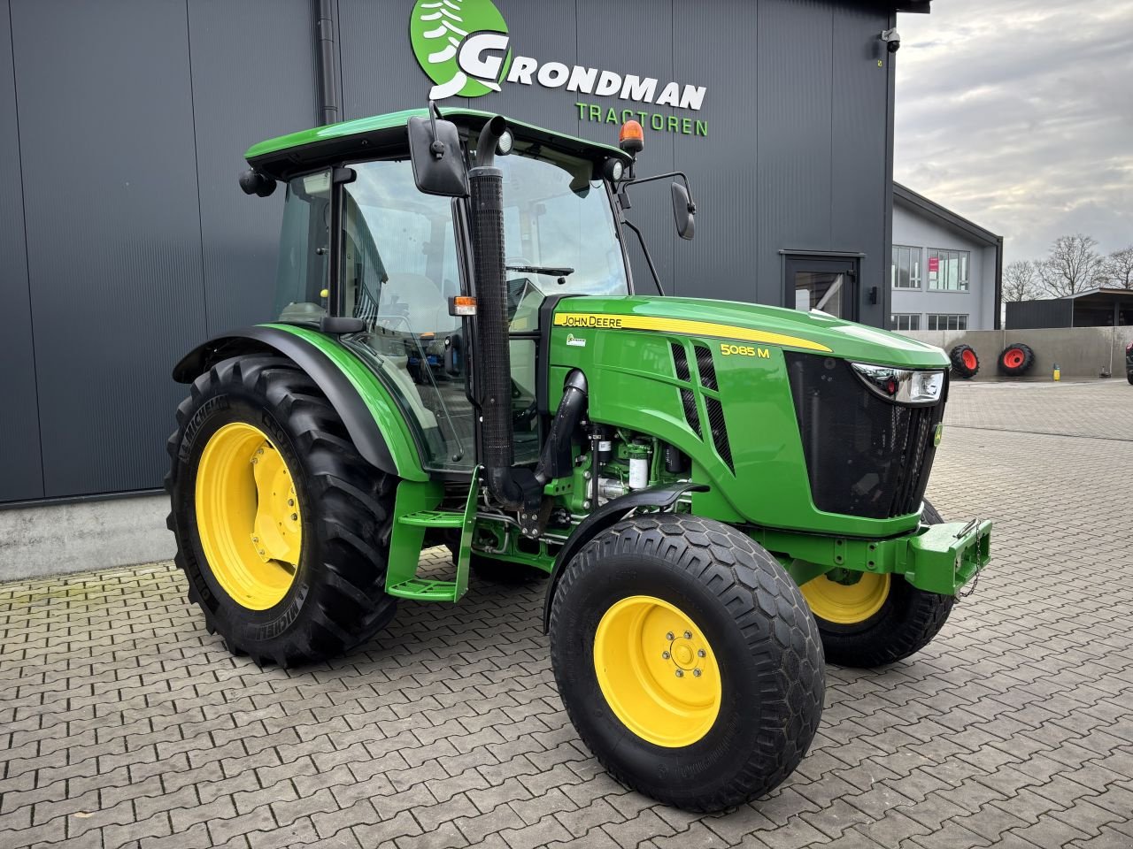 Traktor van het type John Deere 5085M, Gebrauchtmaschine in Daarle (Foto 4)