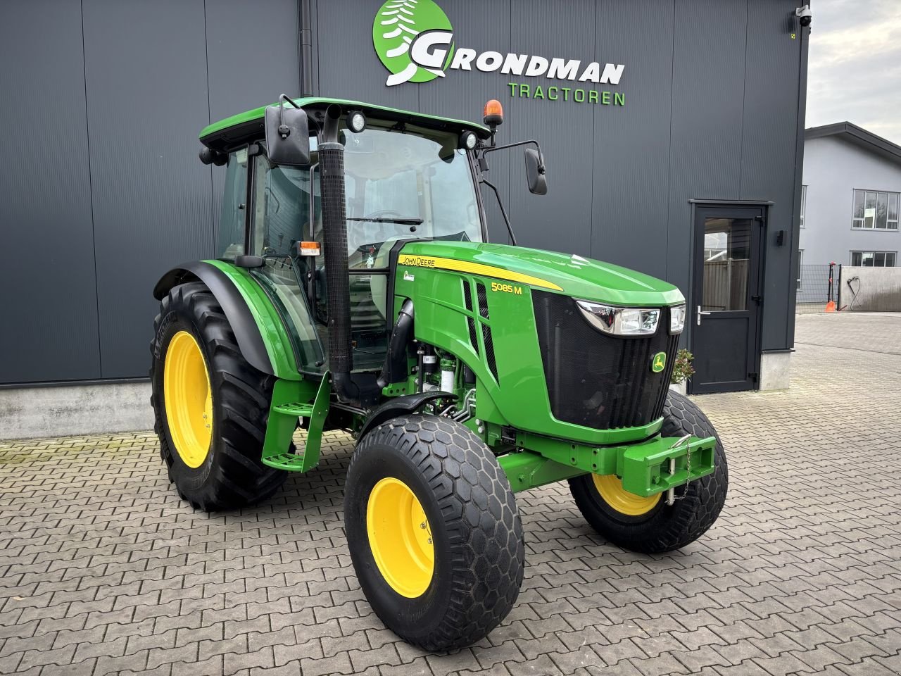 Traktor van het type John Deere 5085M, Gebrauchtmaschine in Daarle (Foto 3)