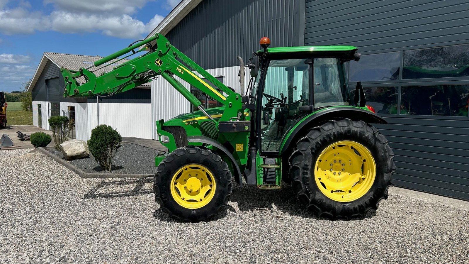 Traktor типа John Deere 5090 M med John Deere 583 Frontlæsser, Gebrauchtmaschine в Thorsø (Фотография 2)