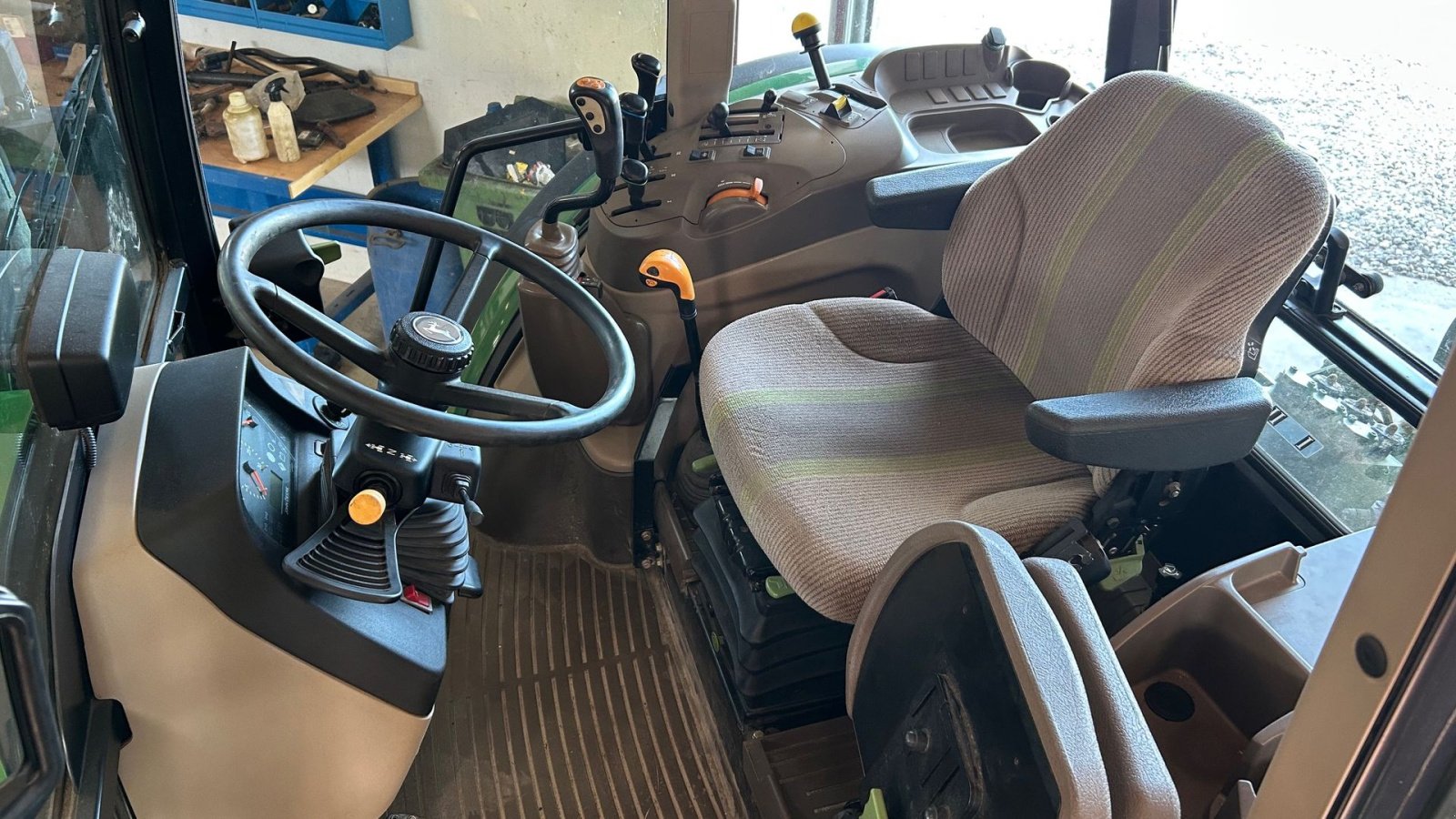 Traktor типа John Deere 5090 M med John Deere 583 Frontlæsser, Gebrauchtmaschine в Thorsø (Фотография 19)