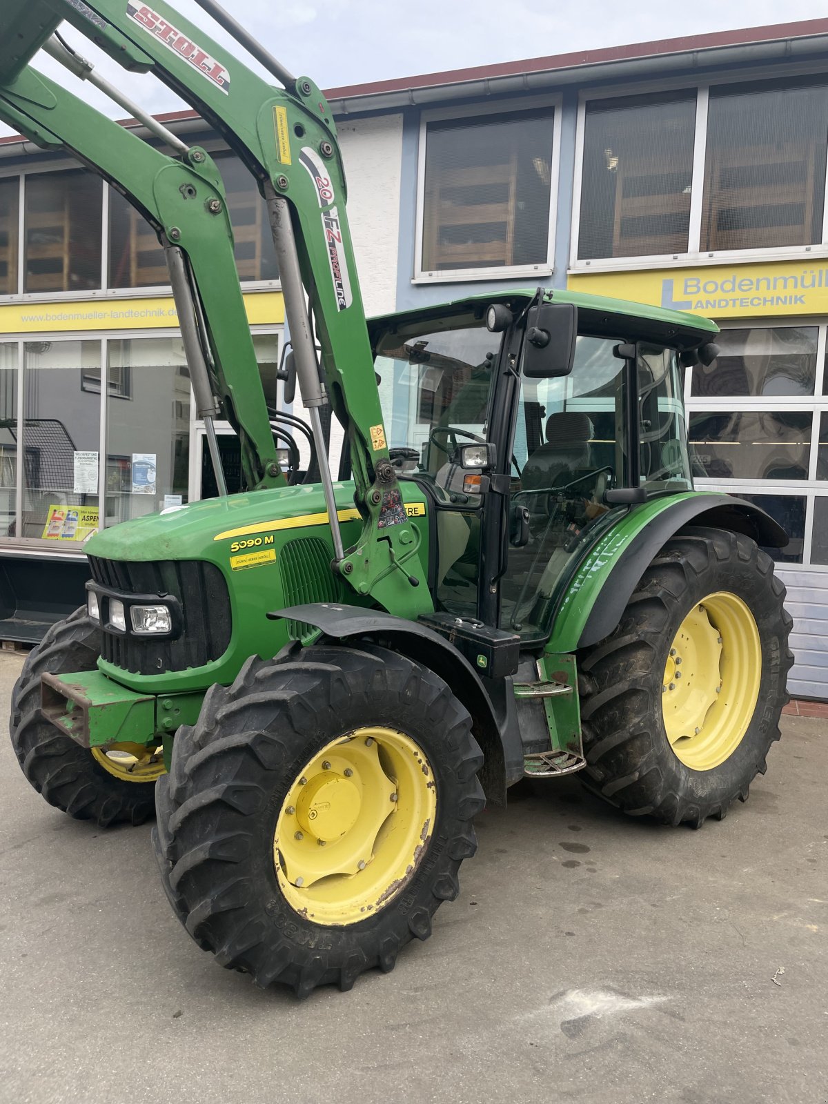 Traktor des Typs John Deere 5090 M, Gebrauchtmaschine in Ochsenhausen (Bild 1)