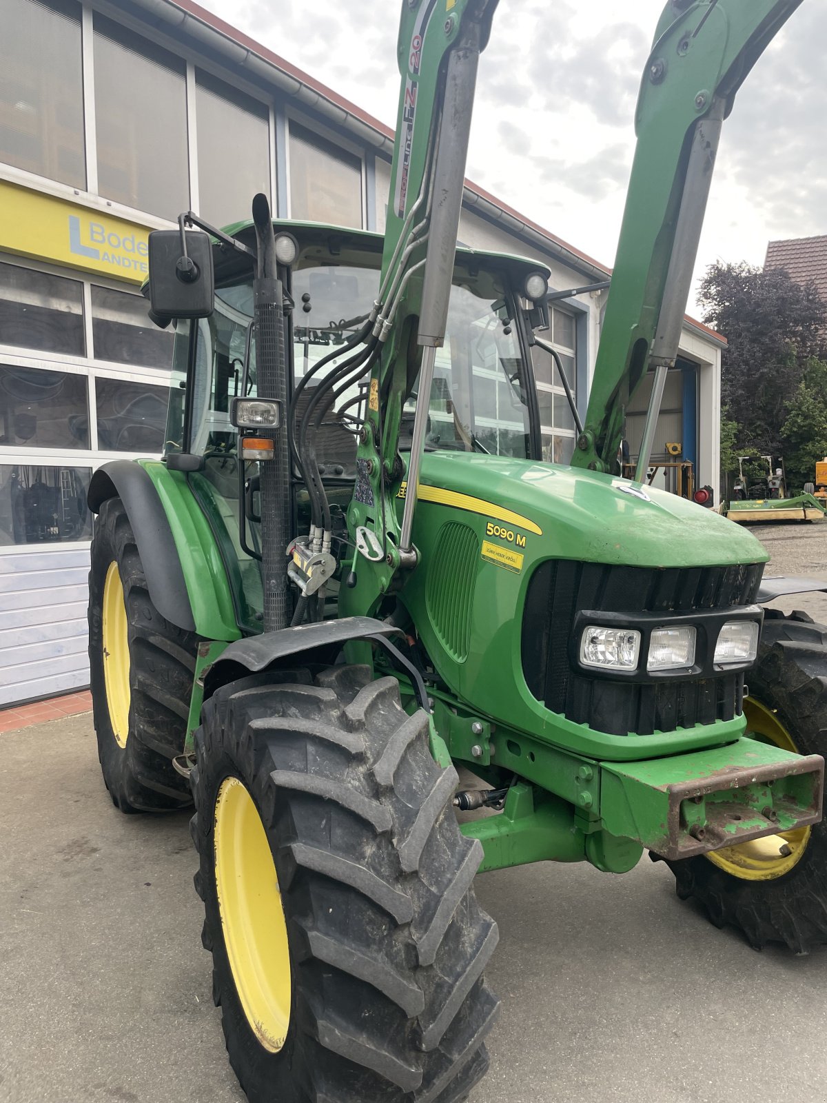 Traktor des Typs John Deere 5090 M, Gebrauchtmaschine in Ochsenhausen (Bild 2)