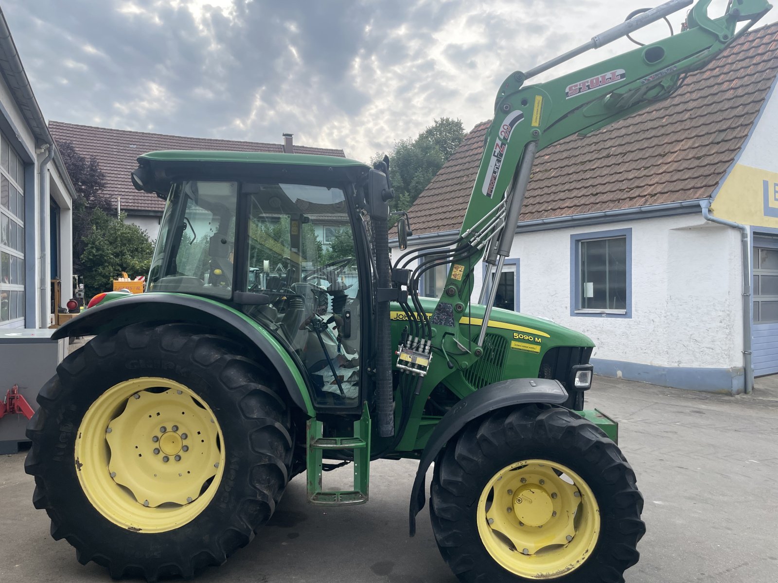 Traktor des Typs John Deere 5090 M, Gebrauchtmaschine in Ochsenhausen (Bild 3)