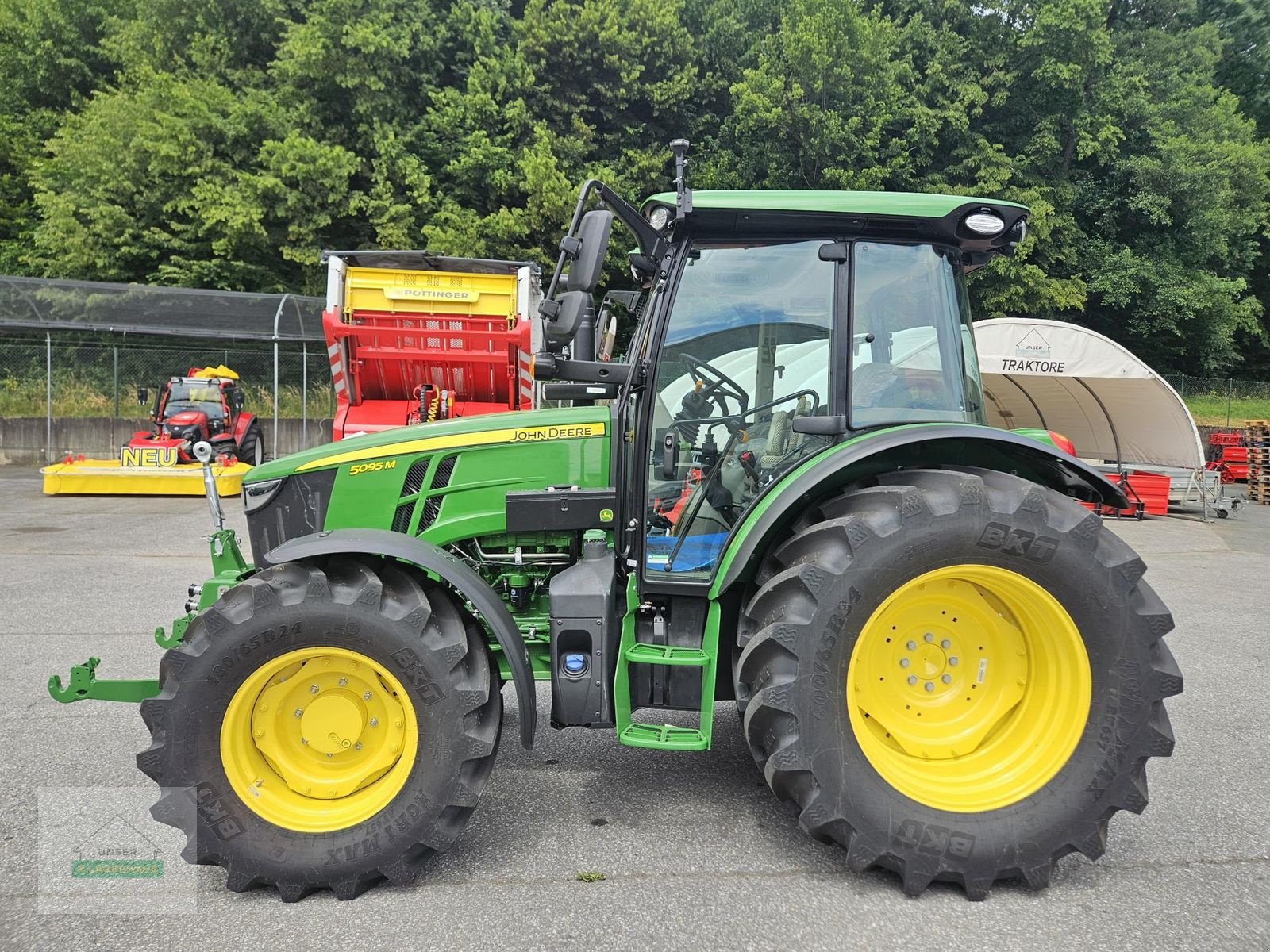 Traktor типа John Deere 5095M PowrQuad Plus, Vorführmaschine в Wies (Фотография 1)