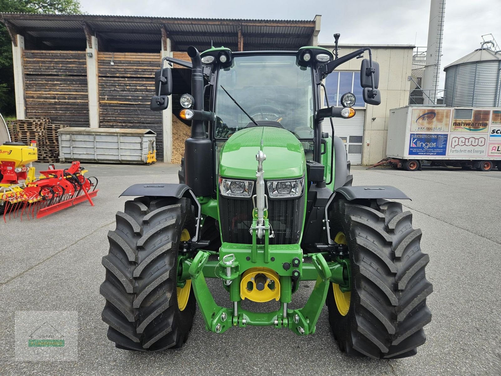 Traktor типа John Deere 5095M PowrQuad Plus, Vorführmaschine в Wies (Фотография 4)