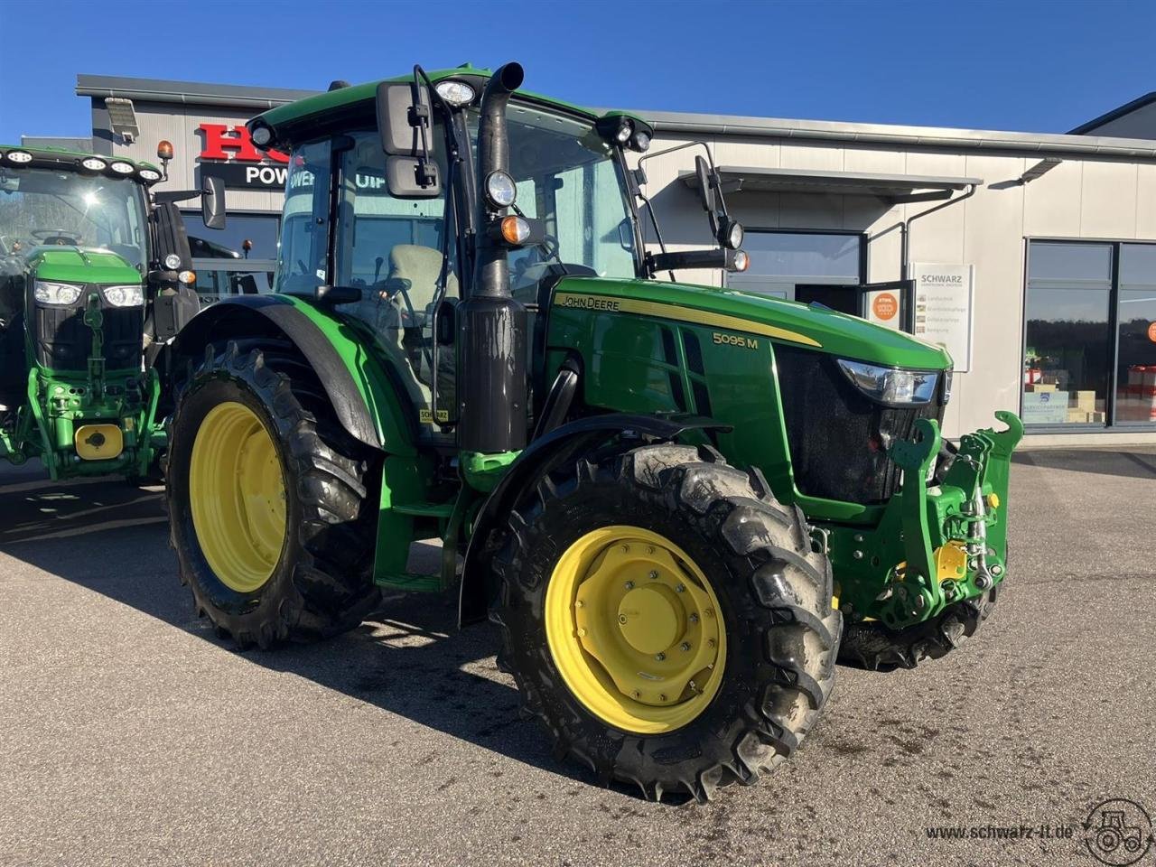 Traktor des Typs John Deere 5095M, Gebrauchtmaschine in Aspach (Bild 2)