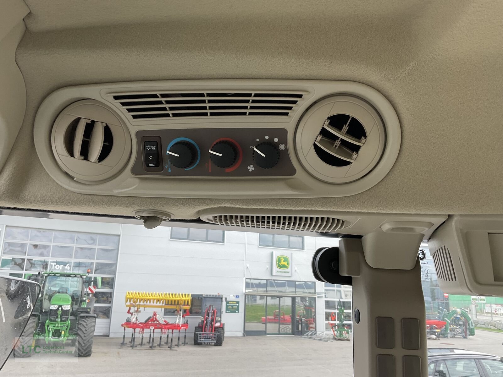 Traktor des Typs John Deere 5095M, Neumaschine in Redlham (Bild 28)