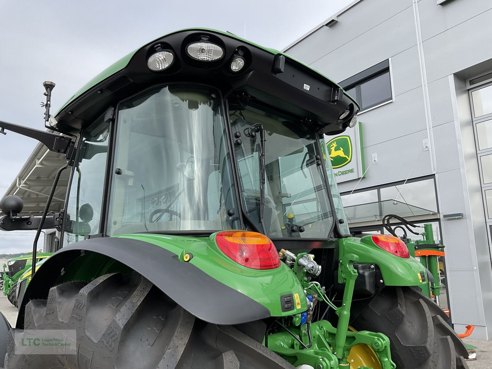 Traktor des Typs John Deere 5095M, Neumaschine in Redlham (Bild 25)