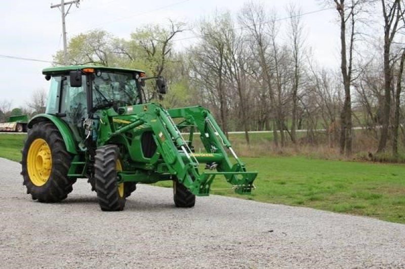 Traktor от тип John Deere 5095M, Gebrauchtmaschine в Rüegsau (Снимка 1)