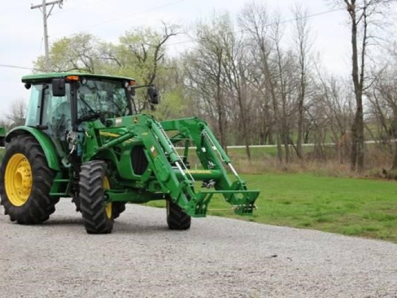 Traktor типа John Deere 5095M, Gebrauchtmaschine в Rüegsau (Фотография 1)