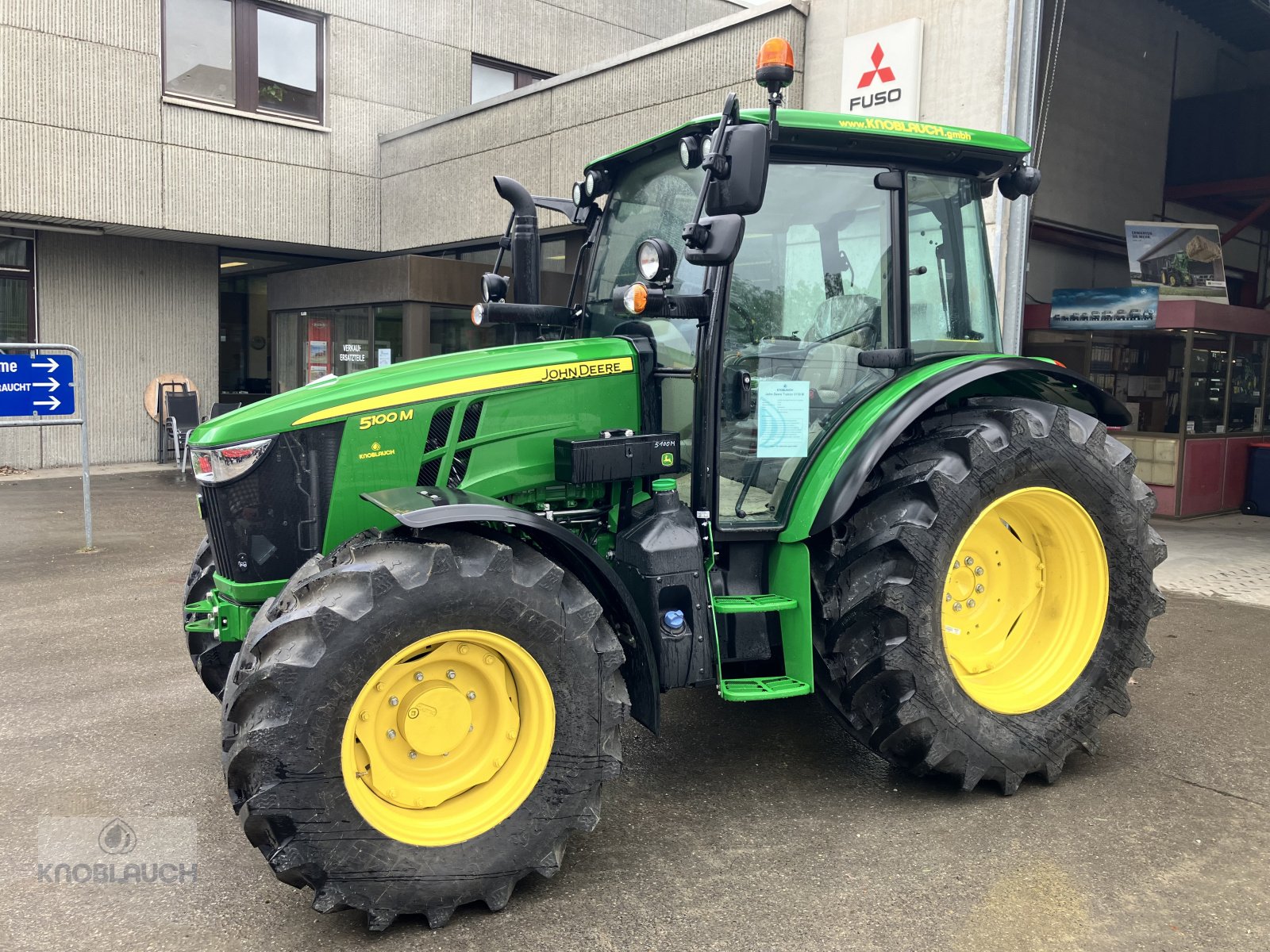 Traktor of the type John Deere 5100 M, Neumaschine in Ravensburg (Picture 5)