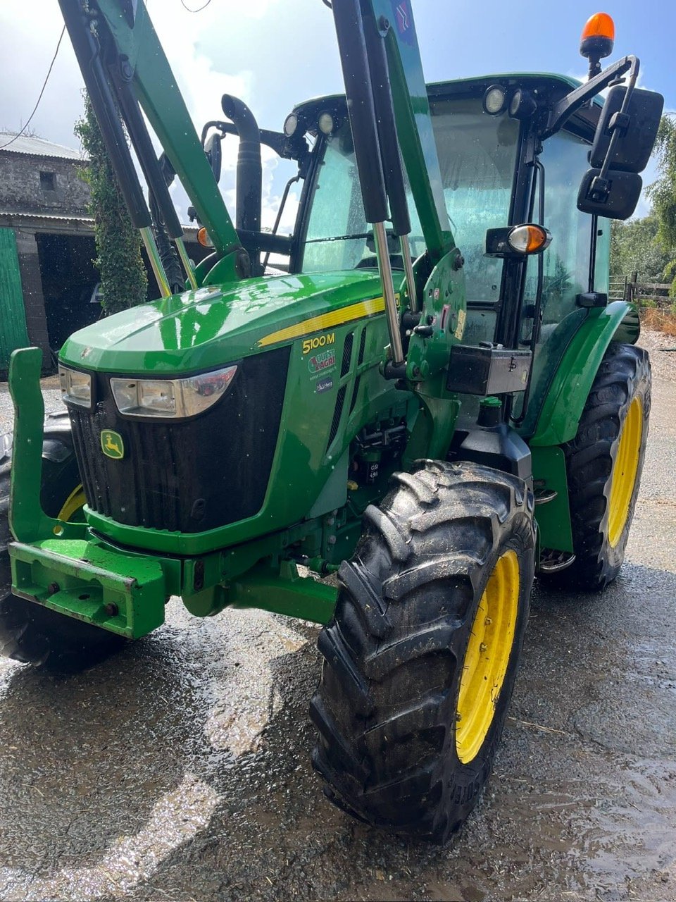 Traktor des Typs John Deere 5100 M, Gebrauchtmaschine in Combrand (Bild 2)