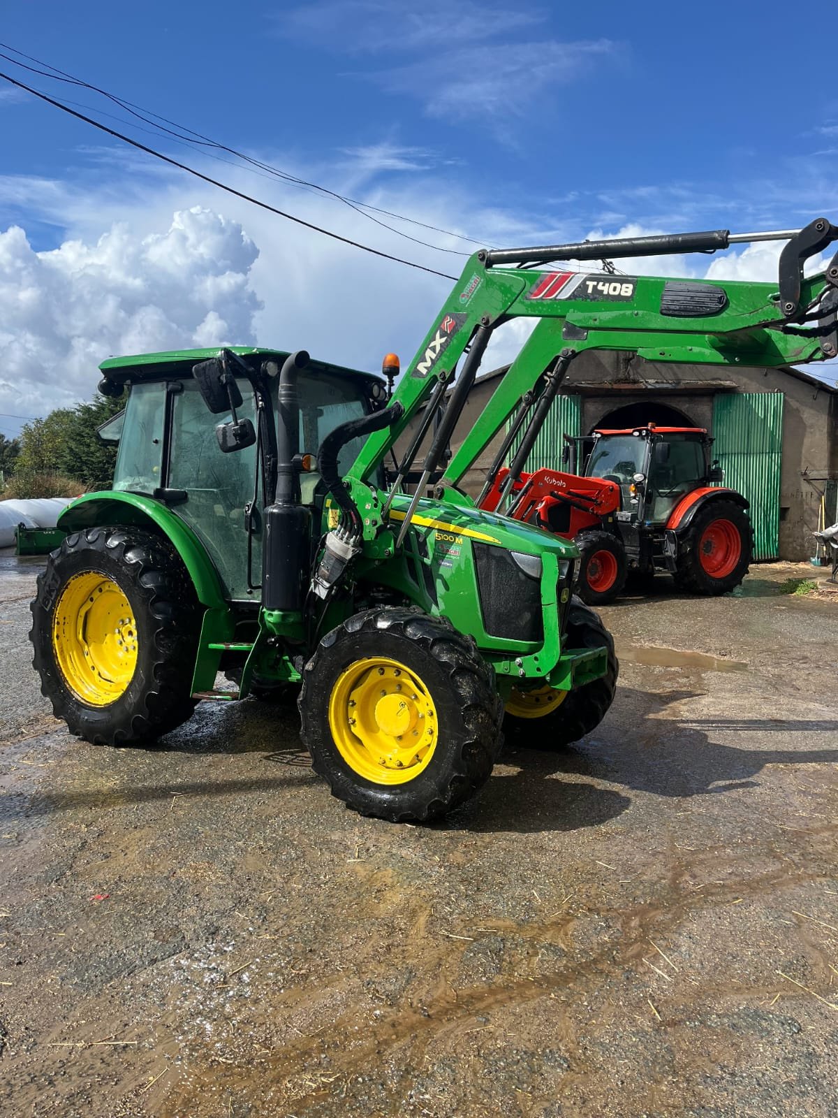 Traktor от тип John Deere 5100 M, Gebrauchtmaschine в Combrand (Снимка 1)