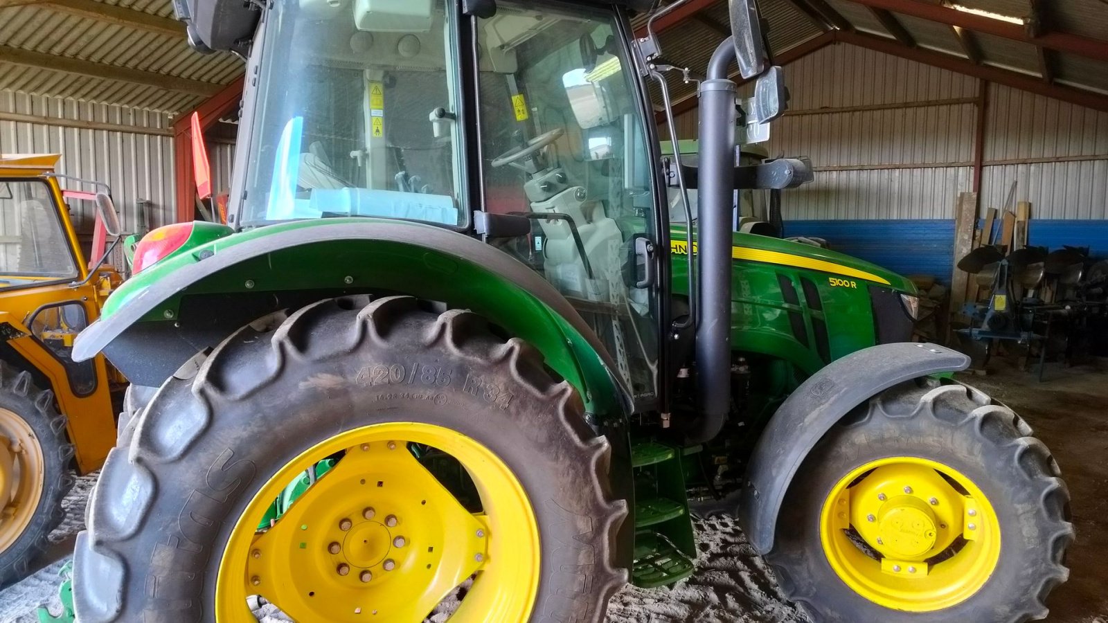 Traktor tipa John Deere 5100 R, Gebrauchtmaschine u Egtved (Slika 2)