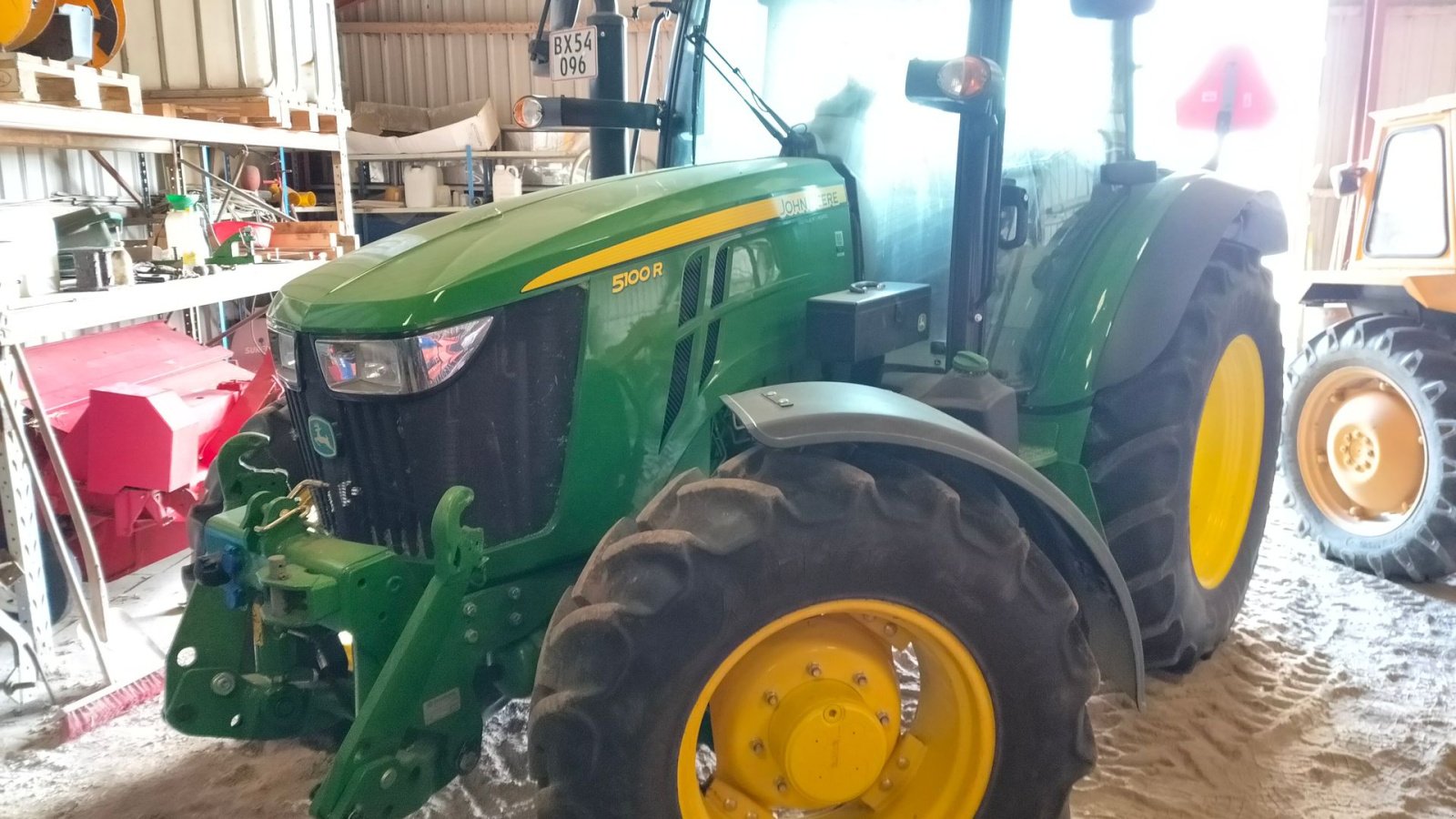 Traktor tipa John Deere 5100 R, Gebrauchtmaschine u Egtved (Slika 1)