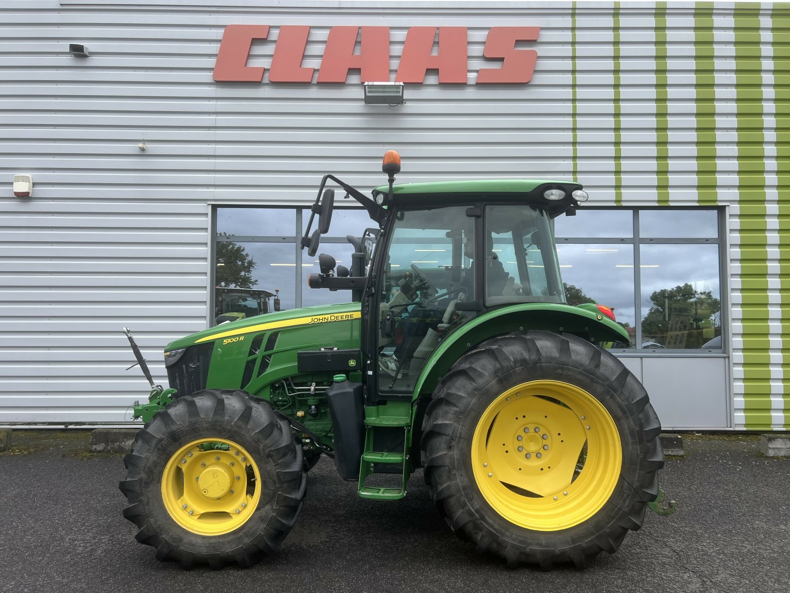 Traktor a típus John Deere 5100 R, Gebrauchtmaschine ekkor: Gannat (Kép 4)
